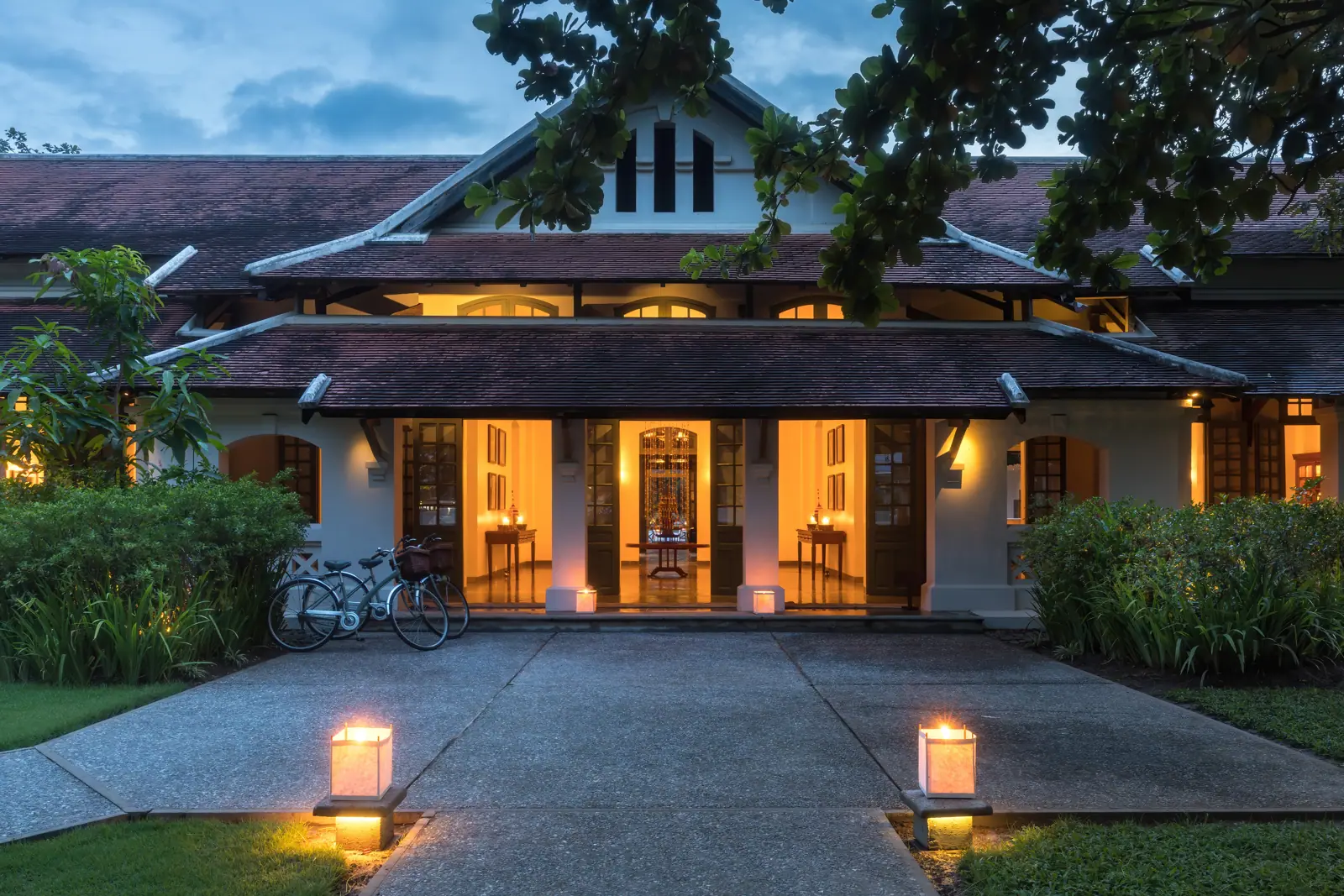 Illustrative photo of a hotel room, not of The Sonoma Hotel