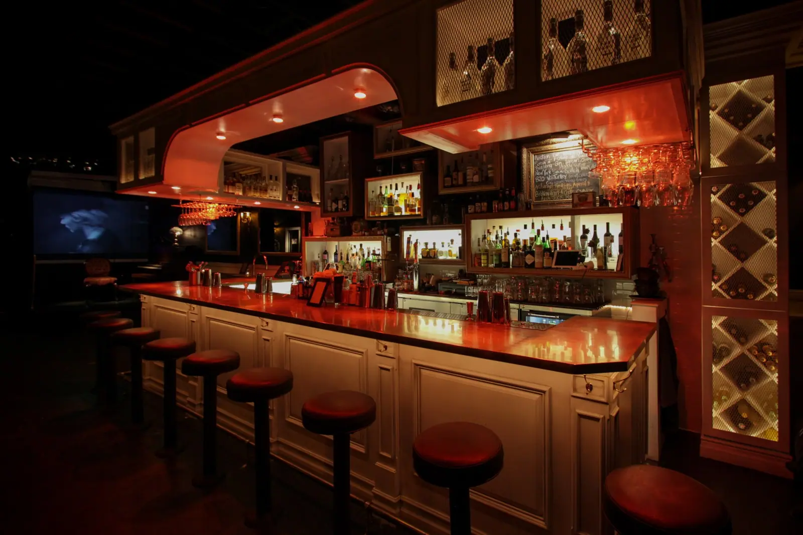Illustrative photo of a bar counter, not of Murphy's Irish Pub