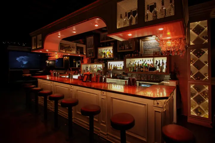 Illustrative photo of a bar counter, not of Murphy's Irish Pub