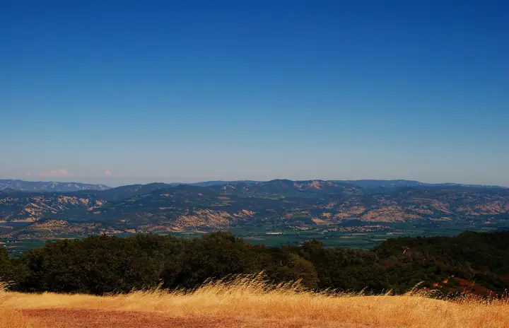 Illustrative photo of a hiking trail, not of Sonoma Overlook Trail