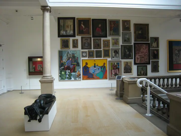 Illustrative photo of an art gallery, not of Sculpturesite Gallery