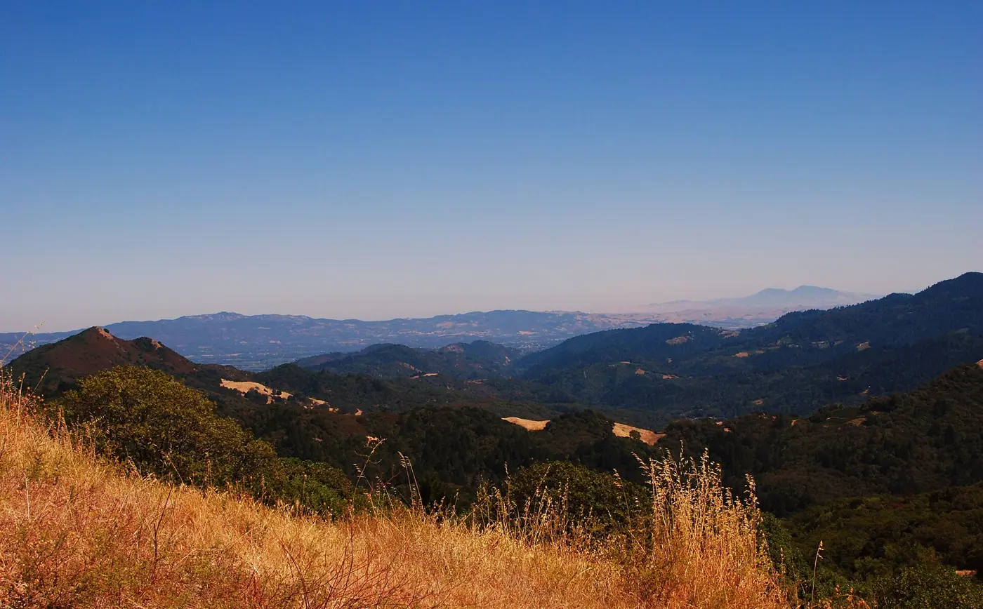 Hiking trails near Sonoma: Ridgeline - Sugarloaf Ridge State Park