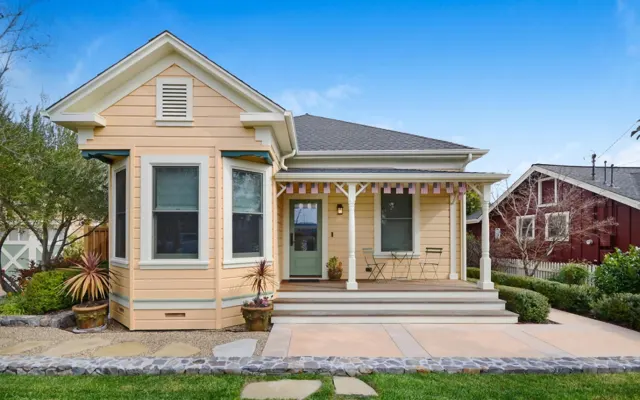 The Yellow Farmhouse, Sonoma