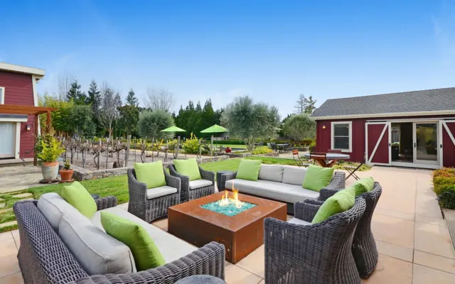 The Yellow Farmhouse, Sonoma