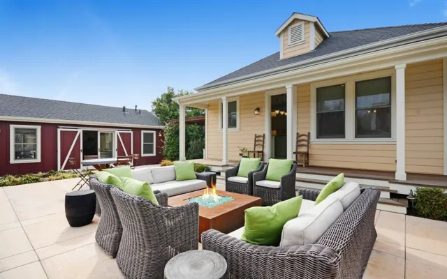 The Yellow Farmhouse, Sonoma